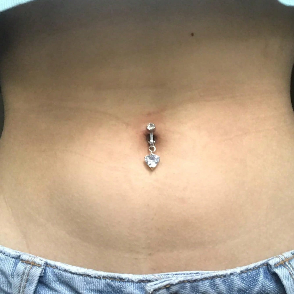 ゴールドフェイクベリーピアス キュービックバタフライ クリッ - Body Jewelry Piercing のレビューと価格